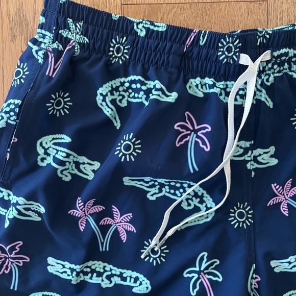 Chubbies Swim Trunk The Neon Glades Navy Alligator Palms Men’s Large 5.5” NWOT - Picture 3 of 5